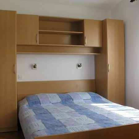 Pende 3122 בית הארחה