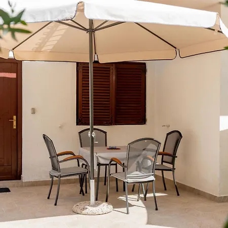 Pende 3122 בית הארחה 3*