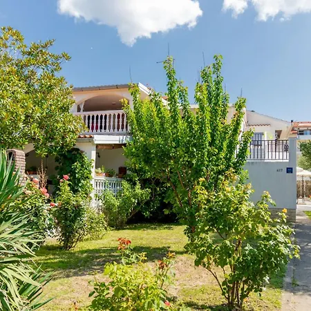 Pende 3122 בית הארחה Banjol